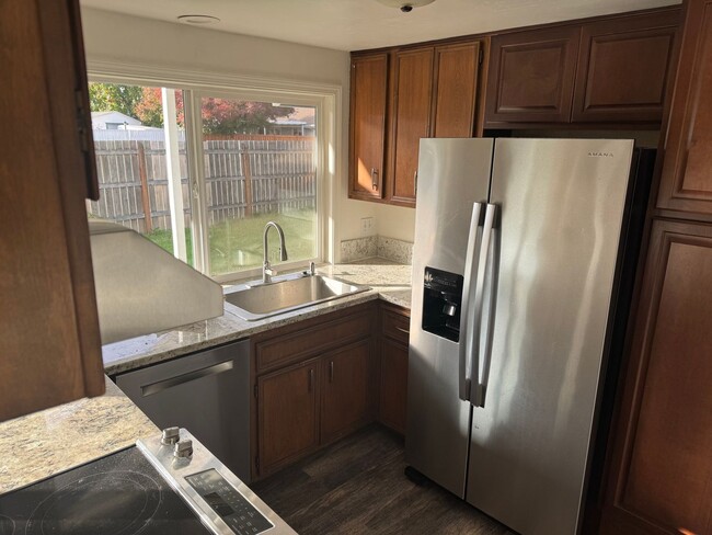 Photo - 754 Edgemont Way