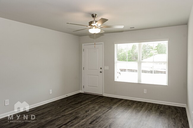 Photo - 175 Olde Hearth Rd