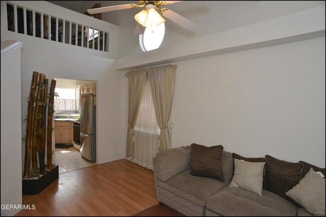 Photo - 7528 Luz De Lumbre Ave