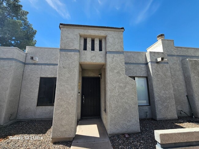 Building Photo - FREE RENT INTERESTED?? Welcome nearly new, updated single-level patio home