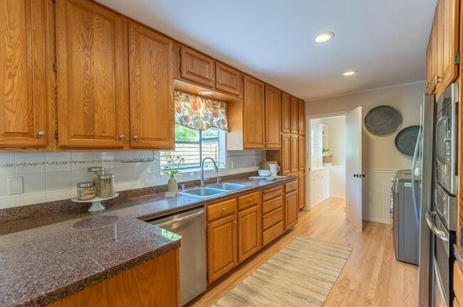 Photo - 2109 Gillespie St