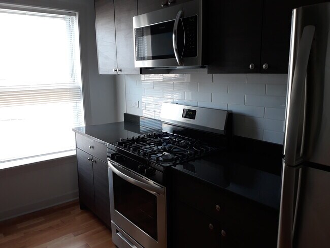 Photo - 1644 W Pratt Blvd Apartments Unit 1f