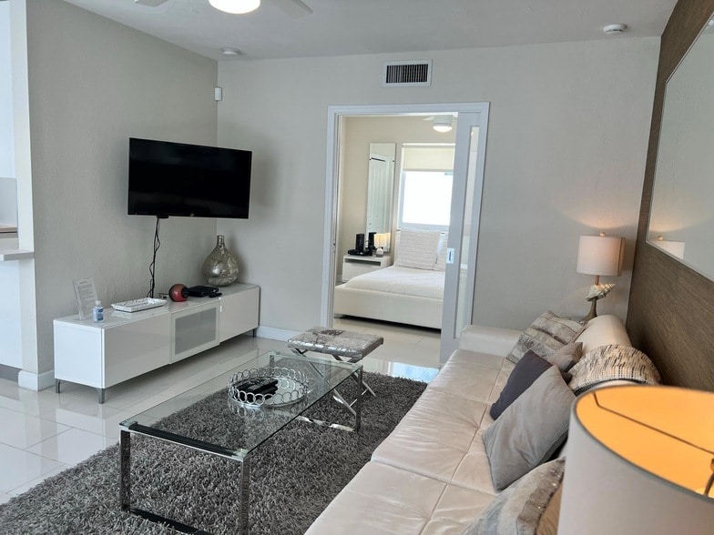 Photo - 1705 N Riverside Dr