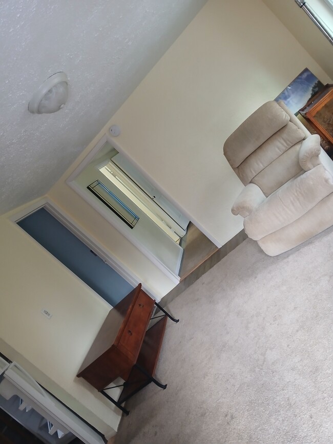 Building Photo - 947 W Center St Unit UpperAprtment Rental