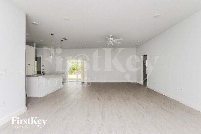 Photo - 543 Waterside Rd SE