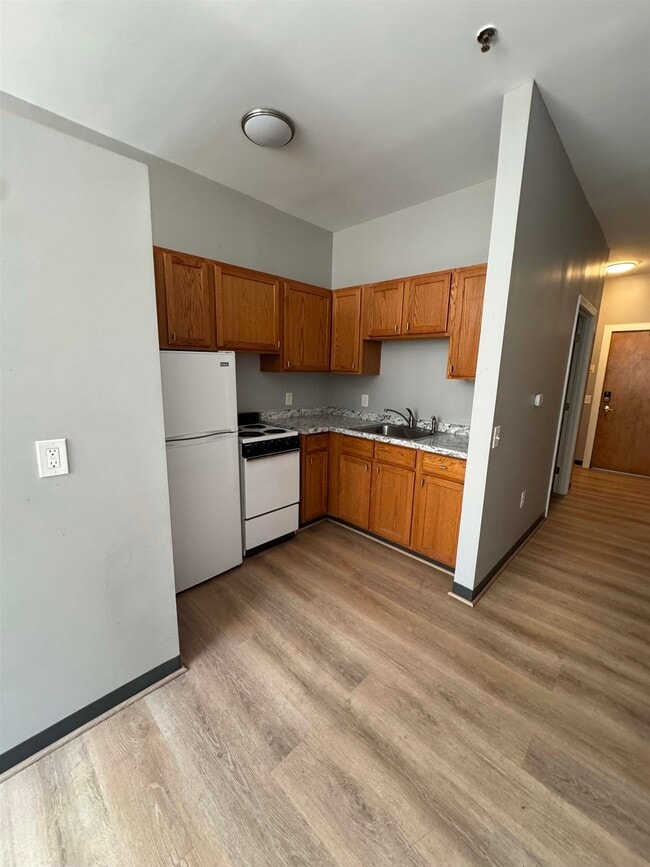 Building Photo - 1-3 Central Square Unit 105