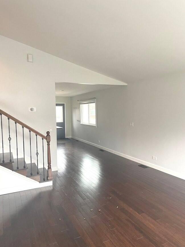 Photo - 566 Comstock Ave