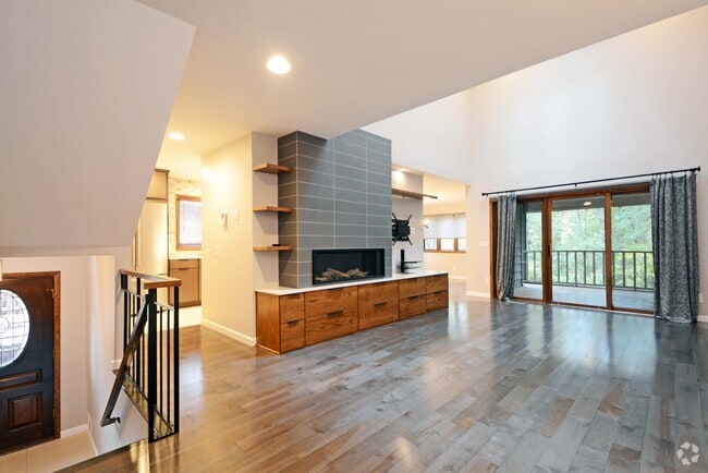 Building Photo - 5536 Village Dr Rental