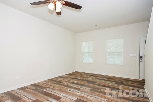 Photo - 518 Sylvia St