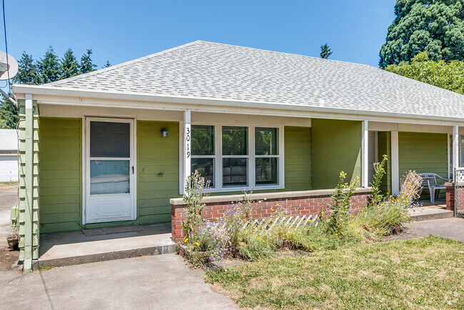 Building Photo - Great 2-Bedroom, 1-Bath Duplex With New Up... Rental