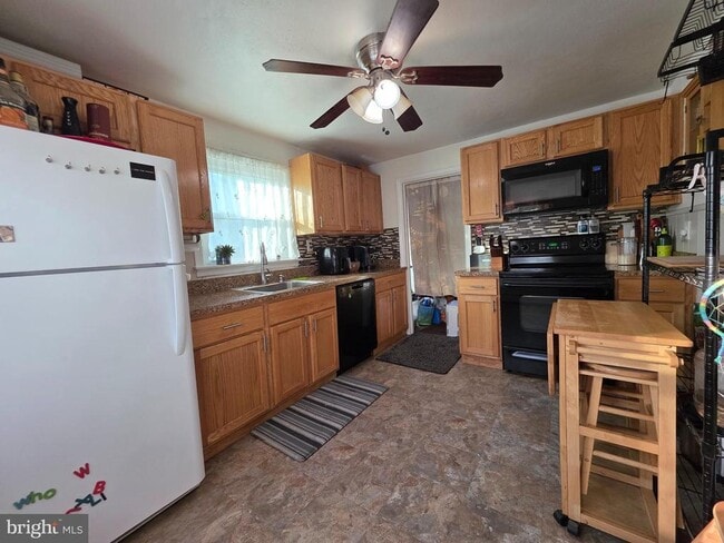 Photo - 14 Scarlet Ave