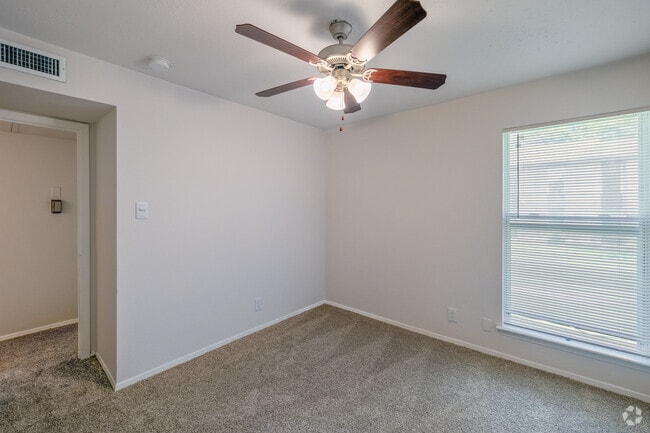 B1 2BR, 2BA - 890SF - Segundo dormitorio - Spring Valley Apartments