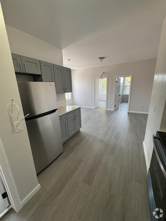 Building Photo - 986 Rutland Rd Unit 2R Rental