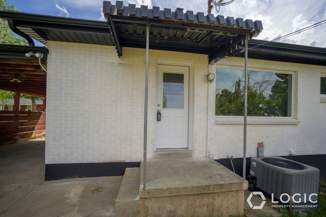 19 E 1300 S Unidad Downstairs