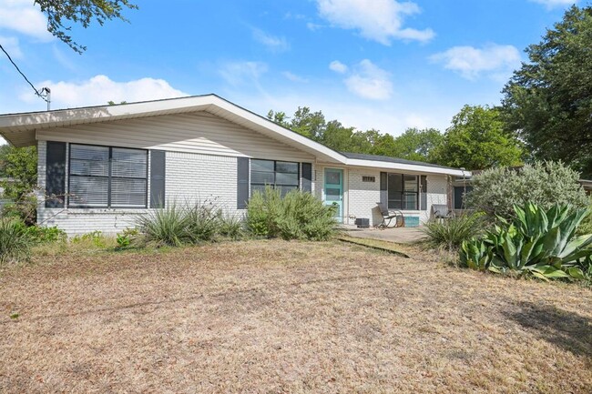 Photo - 11702 Oak Trail