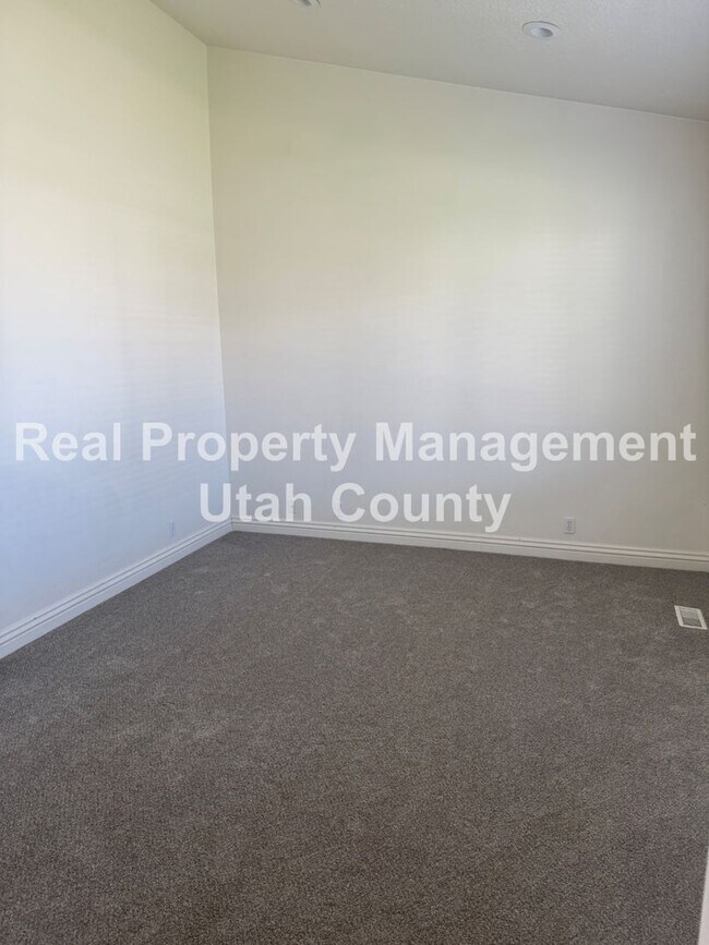 Photo - Lehi Home Plenty of parking
