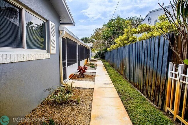 Photo - 2432 Sherman St Unidad B