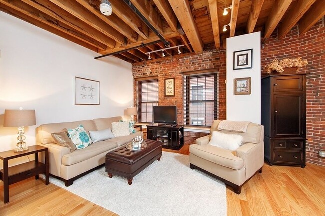 Building Photo - 101 Broad St Unit 5F