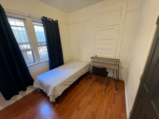 Building Photo - 934 S Lake St Rental