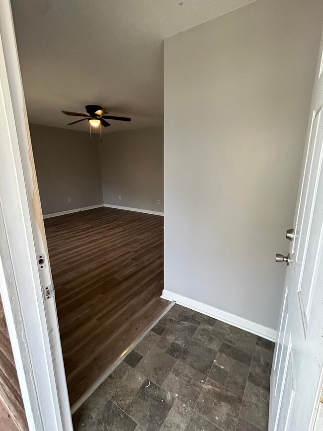 Building Photo - 406 Missionary Ave Unit Apt. A