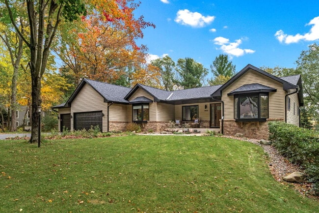 Building Photo - Designer 4 Bedroom Home with Sauna and Walk-Out Lower Level - Available May or June 1st