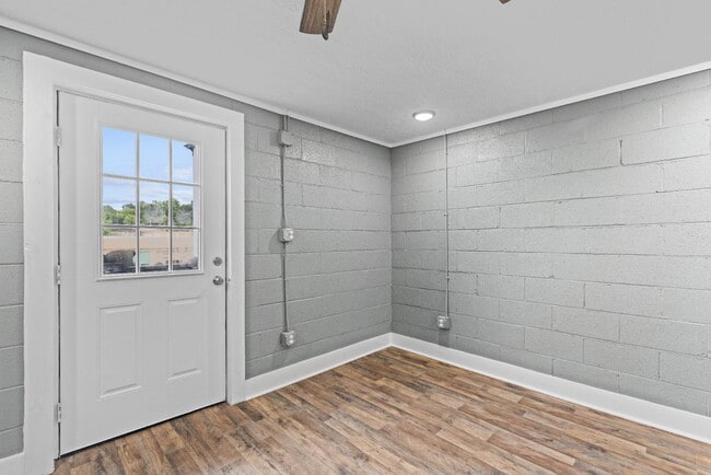 Photo - 227 E Broadway St