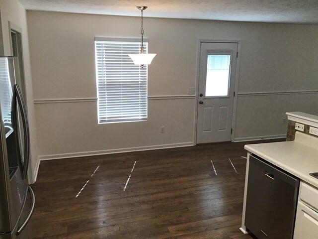 Photo - 2840 Meadow Gln