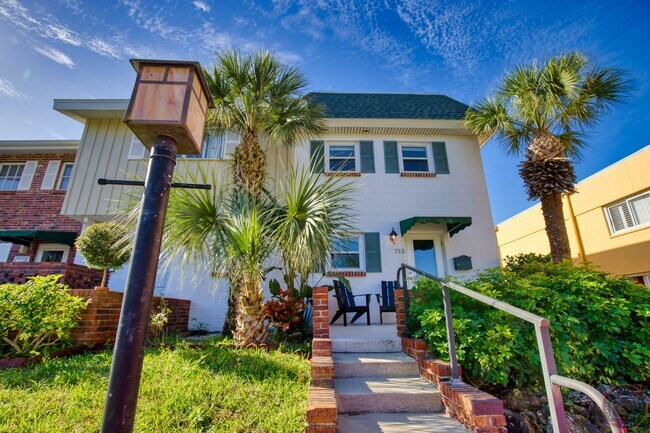 Photo - Seasonal Short-Term Venice Island Townhouse Steps from Venice Beach!