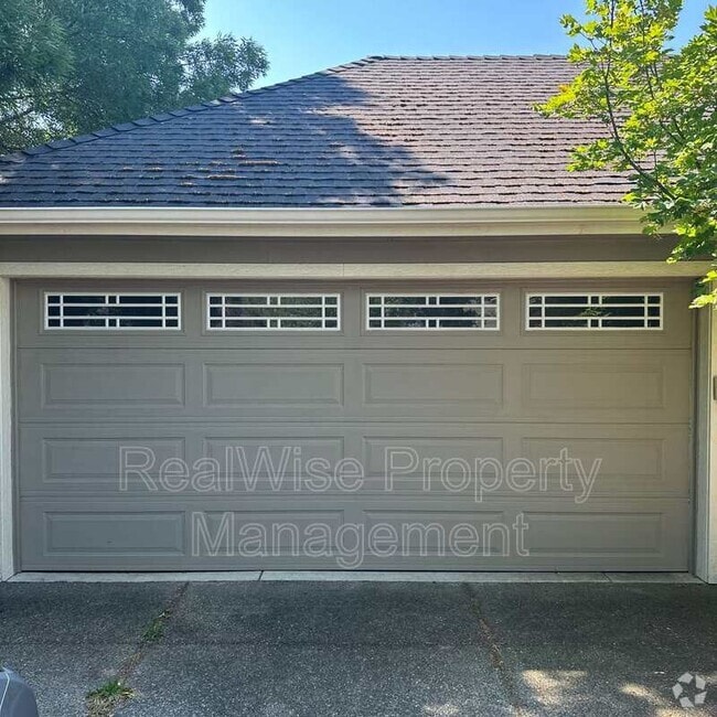 Building Photo - 115 Wagon Wheel Dr Rental
