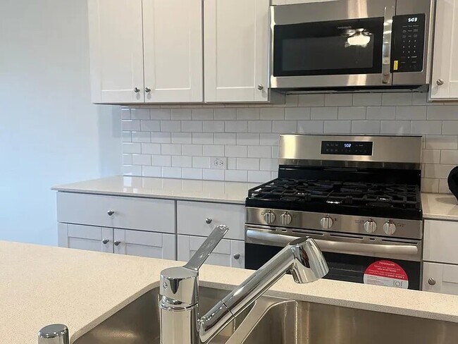 Photo - 1504 Van Gogh Dr