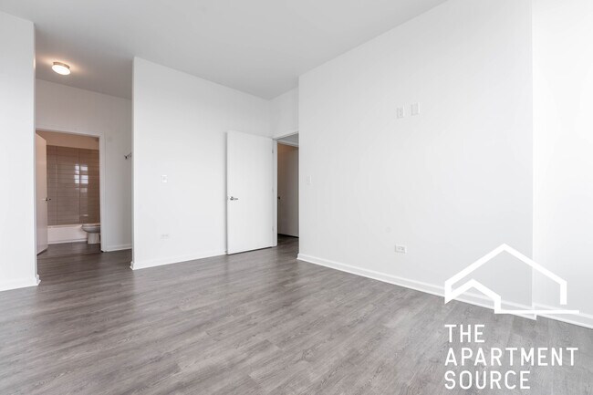 Photo - 928 W Dakin St Unit 301