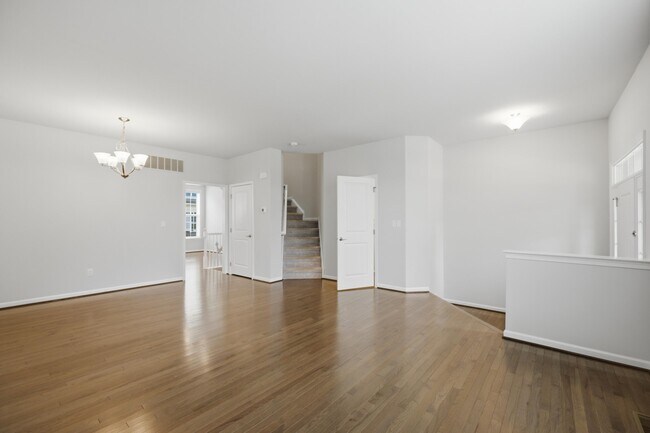 Photo - 2780 Ashcombe Dr.