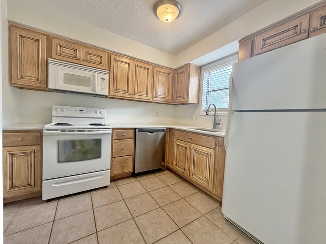 Photo - 111 S Ross St