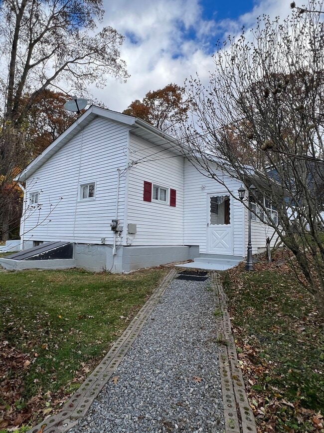 Building Photo - 3 Chestnut Trail