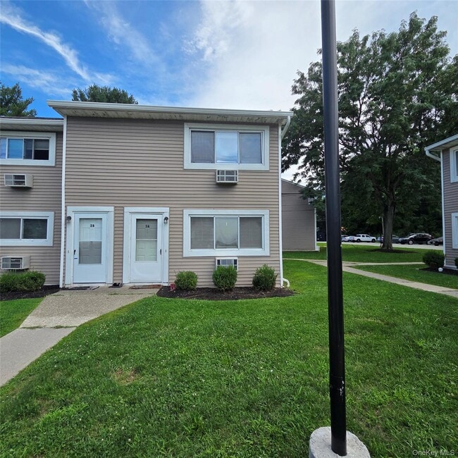 Building Photo - 3 Fishkill Glen Dr Unit A