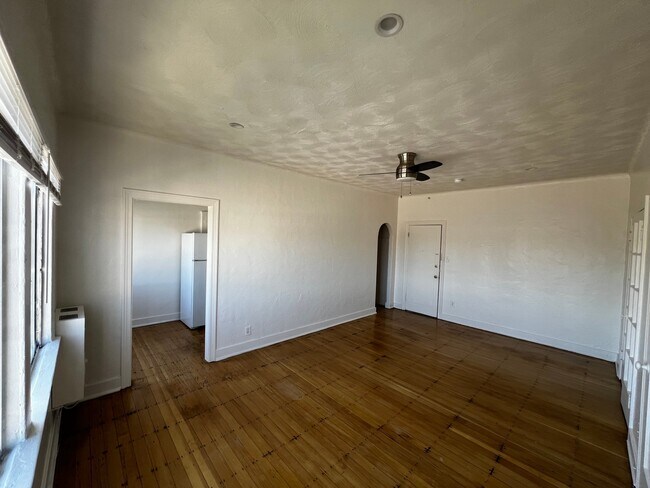 Photo - 1740 Winona Blvd Unidad 304