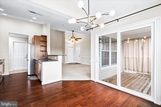 Photo - 5640 Wade Ct Apartment Unit J