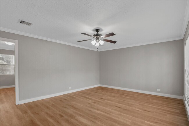 Photo - 1330 Leaman Ave