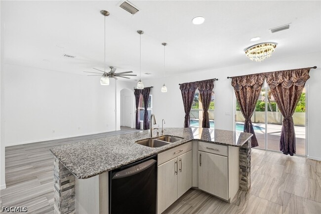 Photo - 2858 Via Campania St