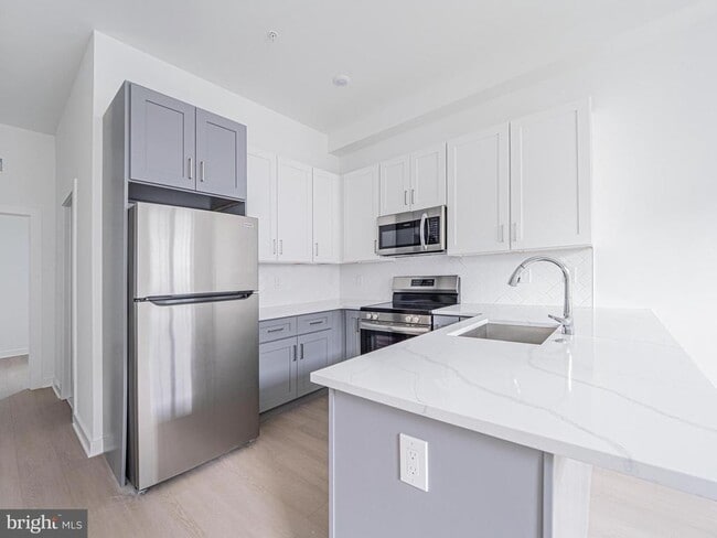 Photo - 2403 W Thompson St Unit 7