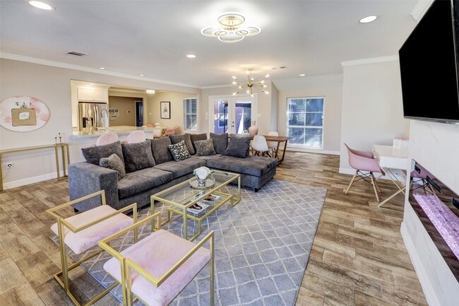 Photo - 9007 Beverly Hill St