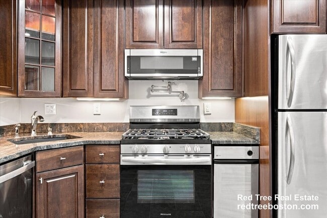 9 Strathmore Rd Unit 2