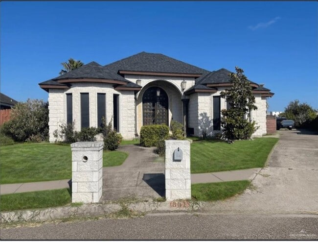 Building Photo - 802 Frio Dr Rental
