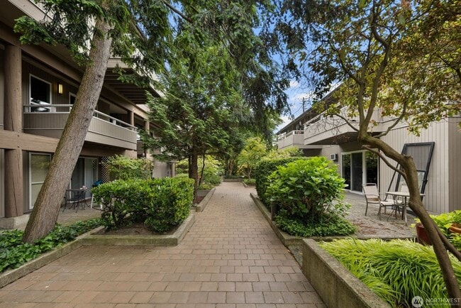 Photo - Bright Renovated 1 Bedroom Corner Condo in the Heart of Downtown Bellevue