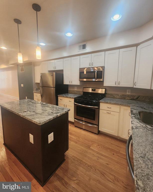 Photo - 432 E Clement St