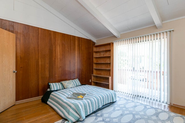 4-bed bedroom