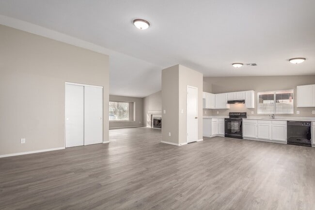 Photo - $500 Move-In Credit (ends 9/30) | Newly Remodeled 3BR w/ Pool