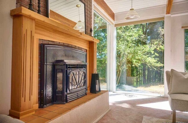 3320 NW Highland Dr