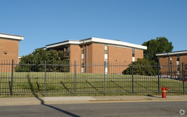 Photo - Damen Court Apartments