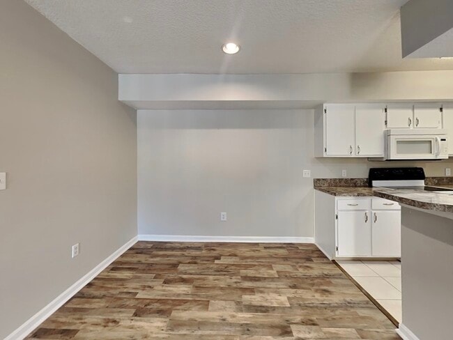 Photo - 725 Crest Pines Dr Unit Apt 421